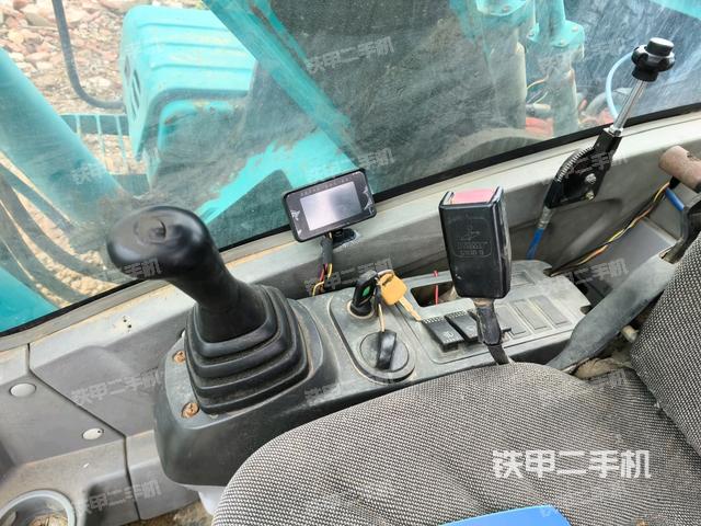 后窗玻璃角標（駕駛室部分）