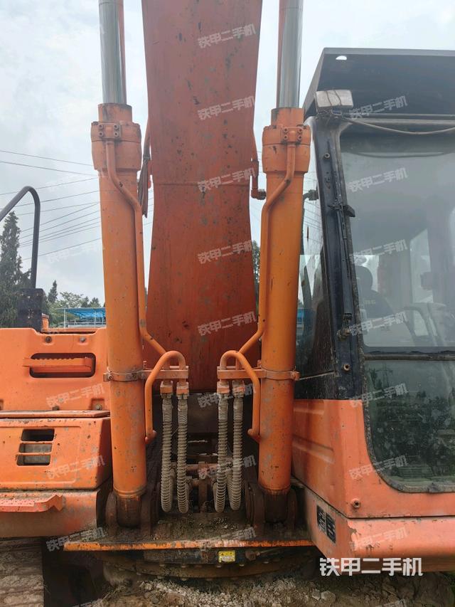 大臂油缸整體?豎拍（工作和回轉(zhuǎn)裝置）