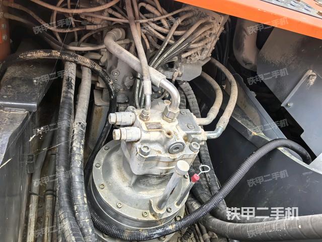 回轉(zhuǎn)馬達(dá)和主控閥（整機(jī)外觀）