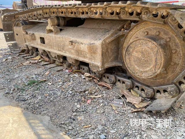 單側(cè)履帶整體（整機(jī)外觀）