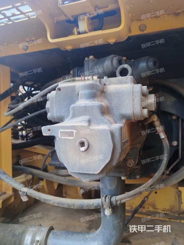 液壓泵艙室正面整體(整機(jī)外觀) 液壓泵艙室正面整體(整機(jī)外觀)
