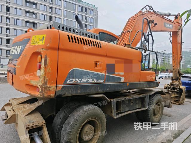 右后45(整機(jī)外觀) 右后45(整機(jī)外觀)