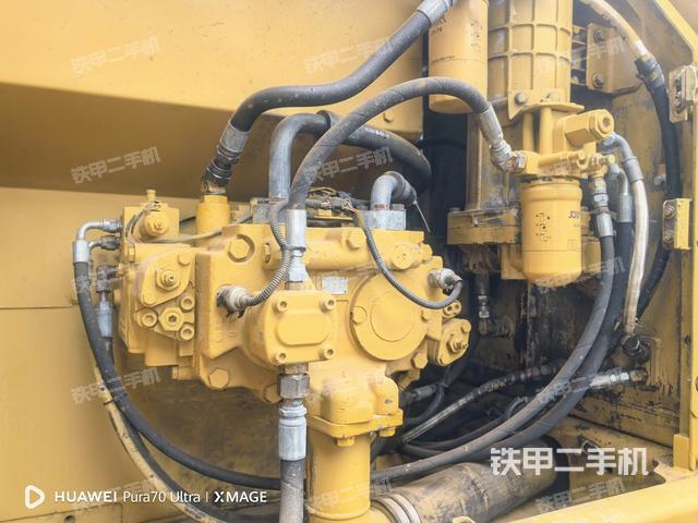 液壓泵艙室正面整體（整機(jī)外觀）