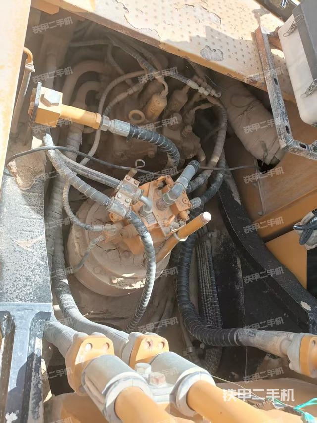 回轉(zhuǎn)馬達(dá)和主控閥（整機外觀）