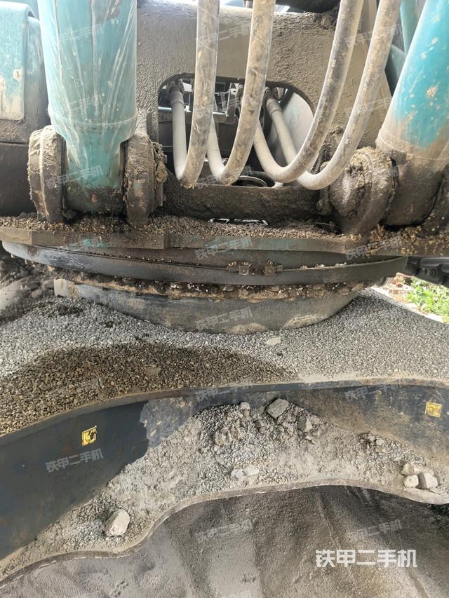 轉(zhuǎn)盤和下車架正前（工作和回轉(zhuǎn)裝置）