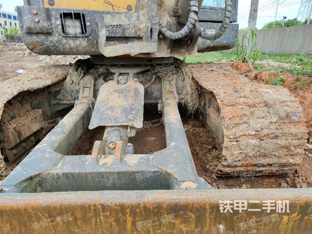 轉(zhuǎn)盤和下車架正前（工作和回轉(zhuǎn)裝置）