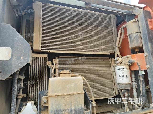 散熱器正面(大件艙室) 散熱器正面(大件艙室)