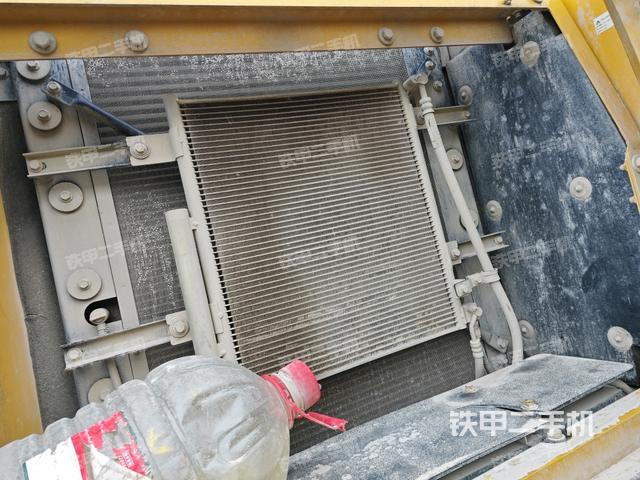 散熱器正面(大件艙室) 散熱器正面(大件艙室)