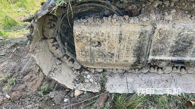 左導(dǎo)向輪（行走機(jī)構(gòu)）