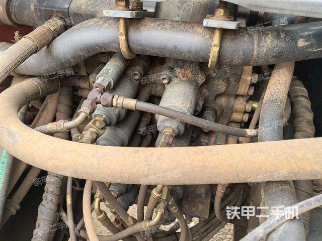 回轉(zhuǎn)馬達(dá)和主控閥(整機(jī)外觀) 回轉(zhuǎn)馬達(dá)和主控閥(整機(jī)外觀)