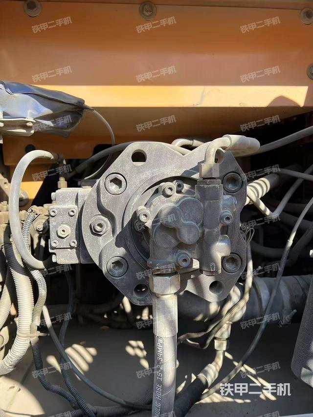 液壓泵艙室正面整體(整機外觀) 液壓泵艙室正面整體(整機外觀)