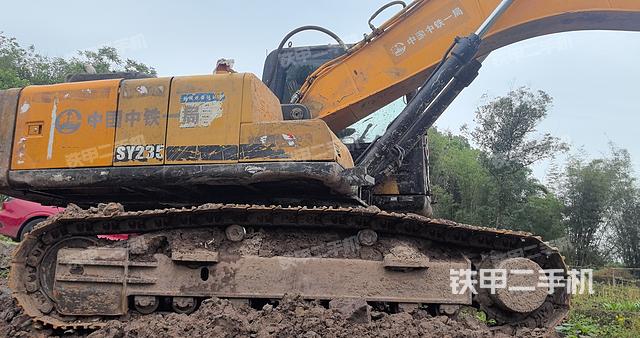 單側(cè)履帶整體（整機(jī)外觀）