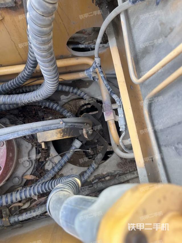 中央回轉(zhuǎn)接頭特寫（上車部件）