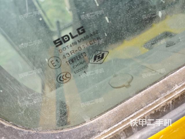 后窗玻璃角標(駕駛室部分) 后窗玻璃角標(駕駛室部分)