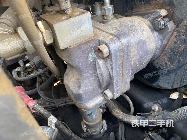 液壓泵艙室正面整體(整機(jī)外觀) 液壓泵艙室正面整體(整機(jī)外觀)