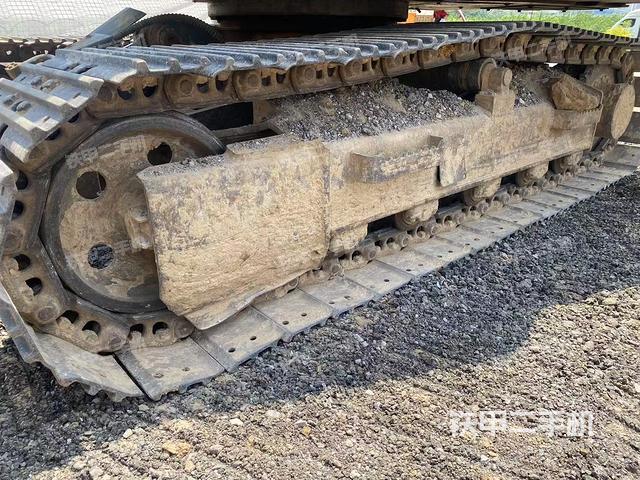 單側(cè)履帶整體(整機(jī)外觀) 單側(cè)履帶整體(整機(jī)外觀)