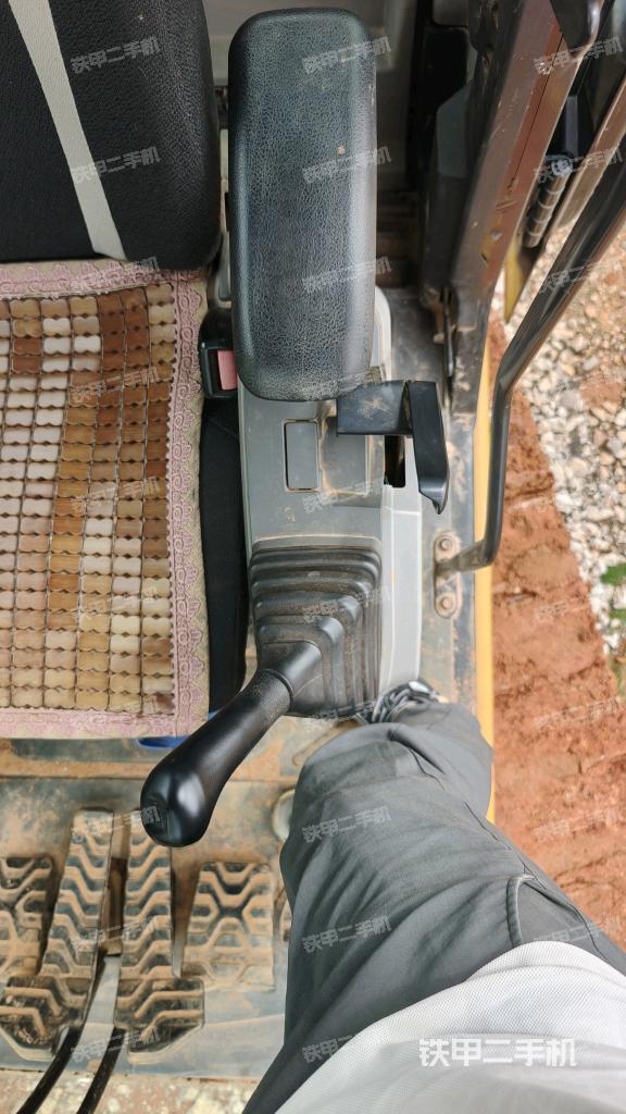座椅左側控制臺/音響/含左手柄（駕駛室部分）