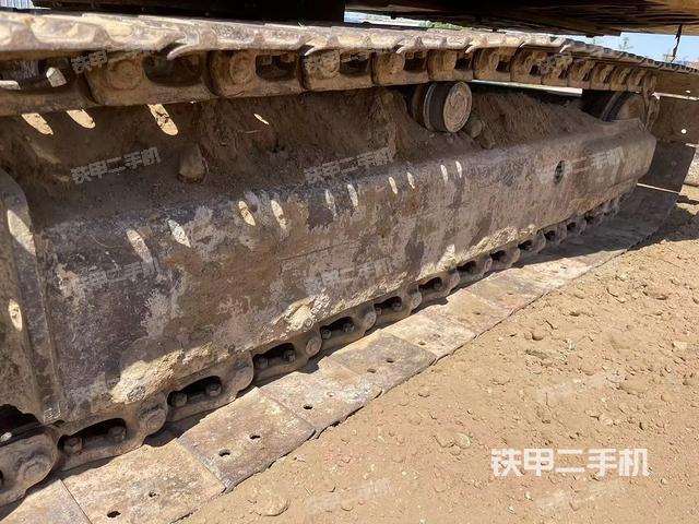 單側(cè)履帶整體(整機外觀) 單側(cè)履帶整體(整機外觀)