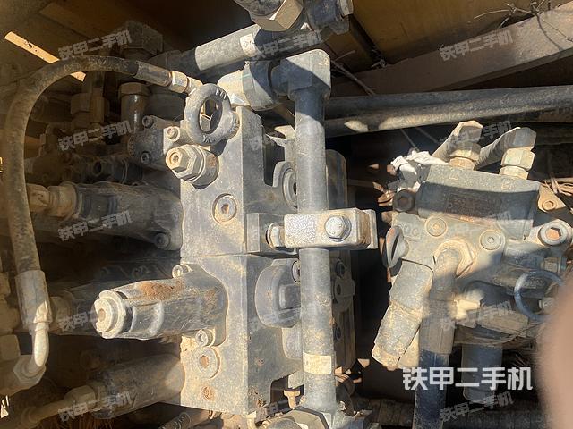 回轉(zhuǎn)馬達(dá)和主控閥（整機外觀）