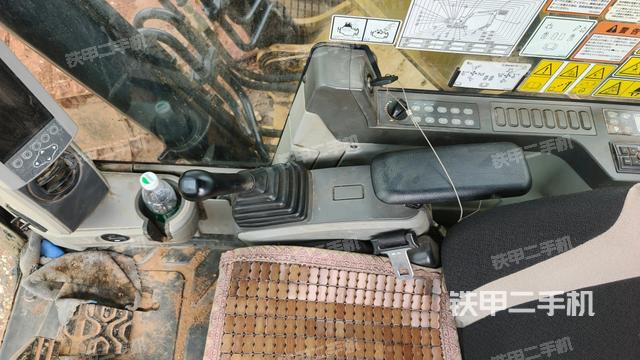 座椅右側控制臺/鑰匙門/油門/含右手柄（駕駛室部分）