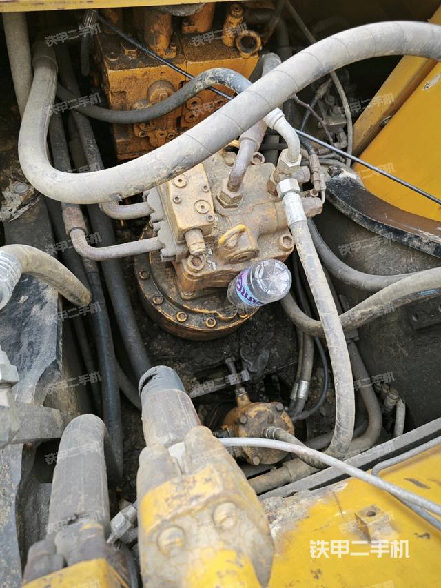 回轉(zhuǎn)馬達(dá)和主控閥(整機(jī)外觀) 回轉(zhuǎn)馬達(dá)和主控閥(整機(jī)外觀)