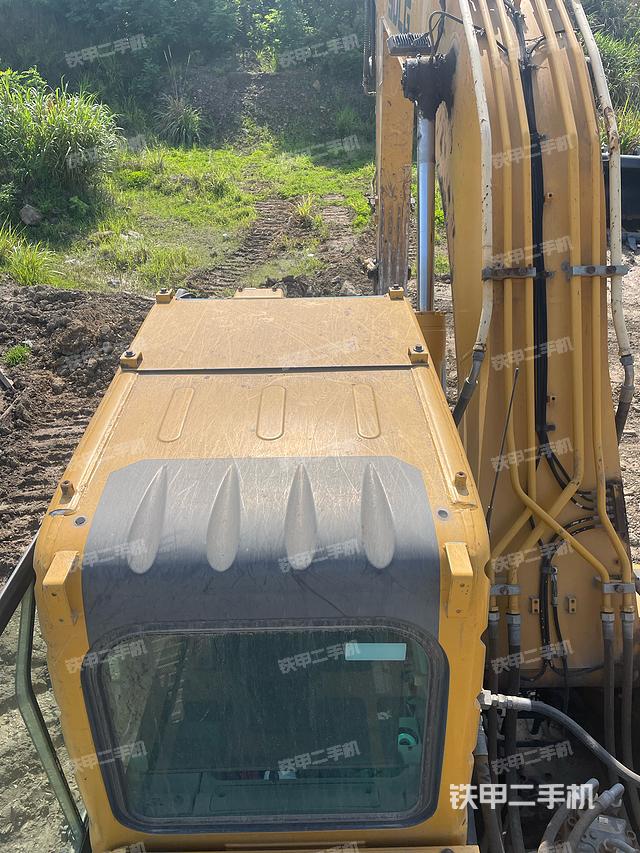 驾驶室顶部（整机外观）