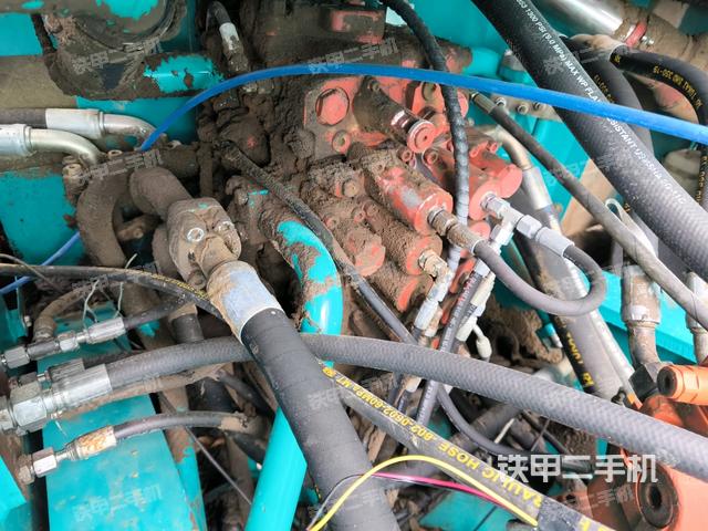 氣門室蓋螺絲特寫（上車部件）