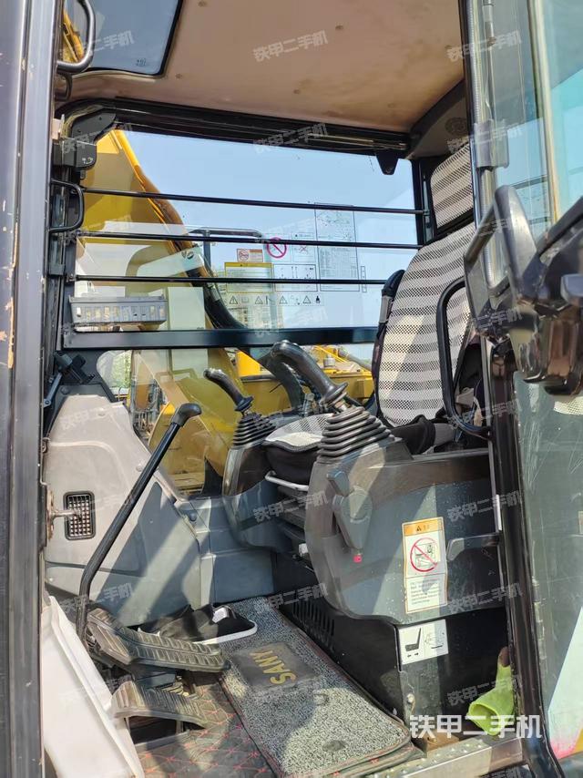 駕駛室整體（整機(jī)外觀）