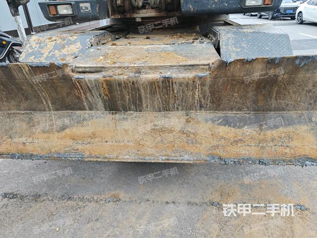 轉(zhuǎn)盤和下車架正前(工作和回轉(zhuǎn)裝置) 轉(zhuǎn)盤和下車架正前(工作和回轉(zhuǎn)裝置)