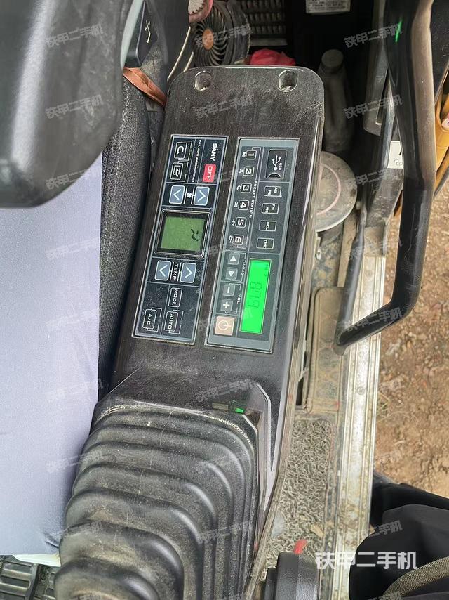 座椅左側(cè)控制臺(tái)/音響/含左手柄（駕駛室部分）