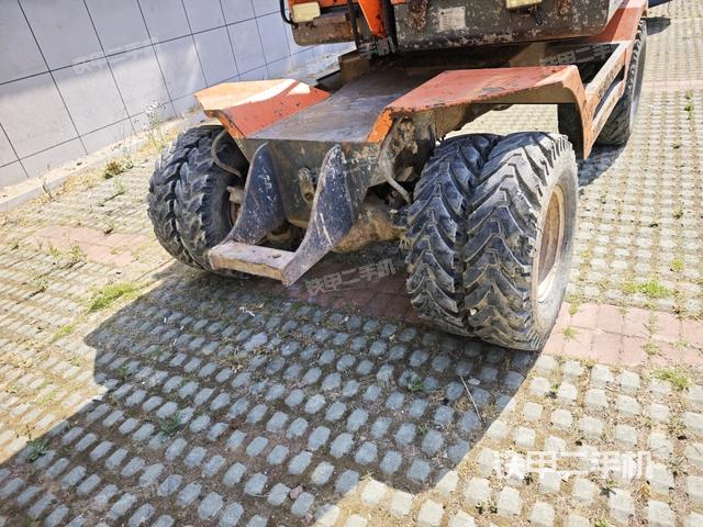 轉(zhuǎn)盤(pán)和下車(chē)架正前（工作和回轉(zhuǎn)裝置）