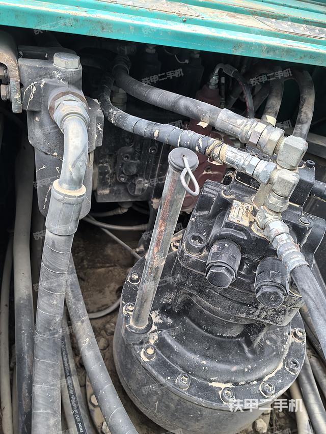 回转马达和主控阀（整机外观）