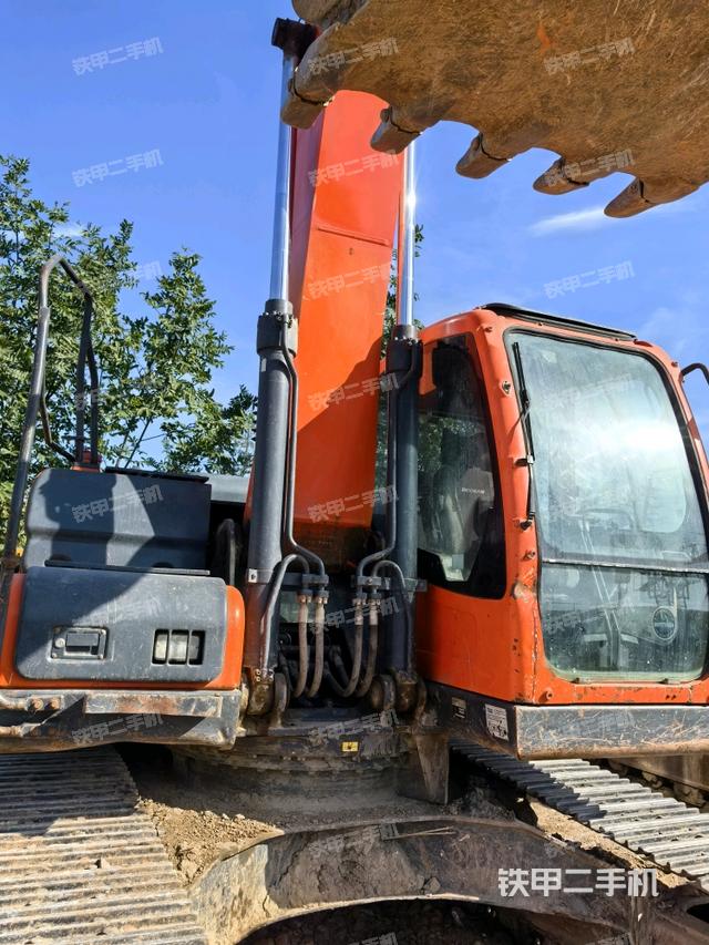 大臂油缸整體?豎拍(工作和回轉裝置) 大臂油缸整體?豎拍(工作和回轉裝置)