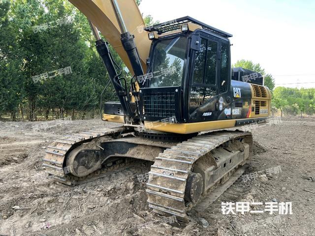 駕駛室頂部(整機(jī)外觀) 駕駛室頂部(整機(jī)外觀)