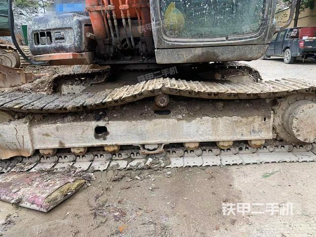 單側(cè)履帶整體(整機外觀) 單側(cè)履帶整體(整機外觀)