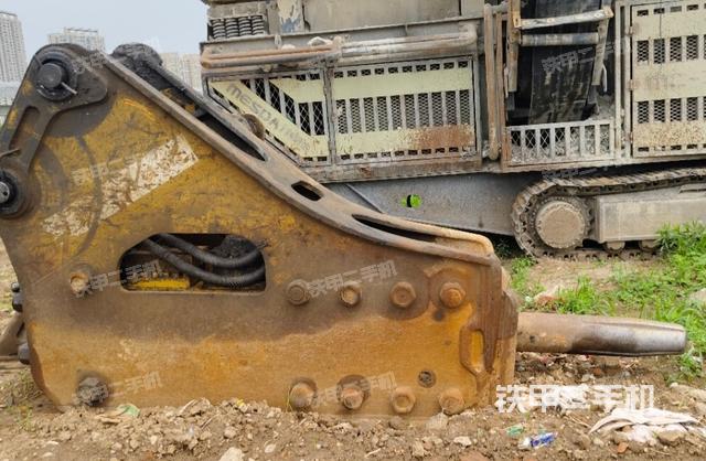 駕駛室頂部（整機外觀）