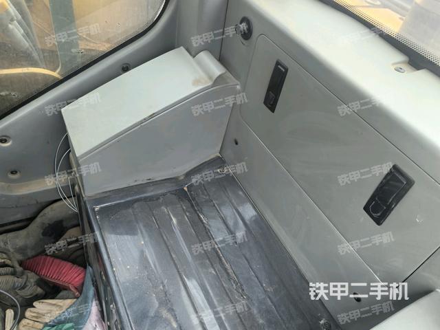 座椅后部(駕駛室部分) 座椅后部(駕駛室部分)