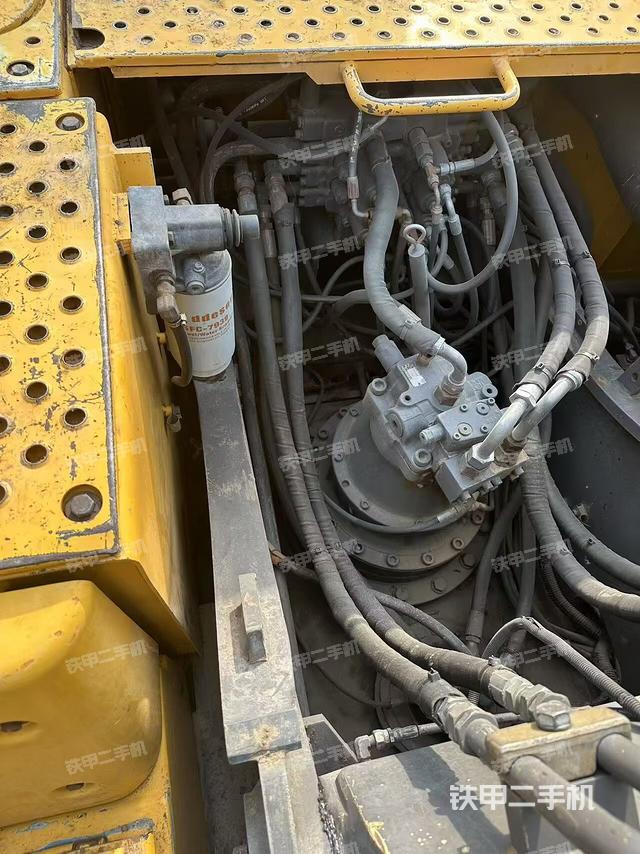 回轉(zhuǎn)馬達和主控閥（整機外觀）