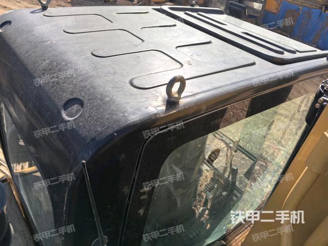 駕駛室頂部（整機外觀）