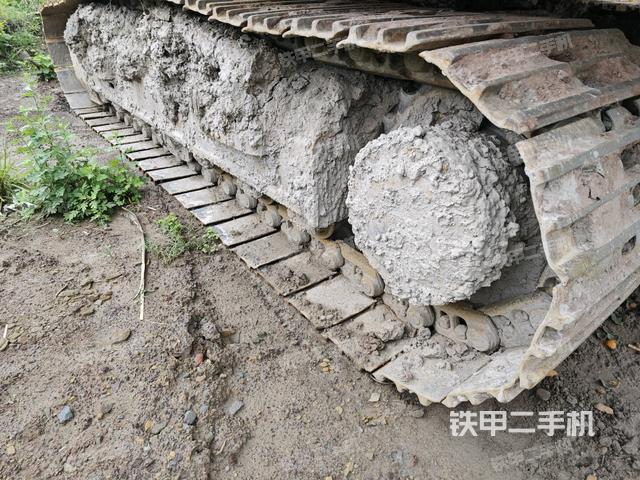 右側(cè)履帶整體(行走機構(gòu)) 右側(cè)履帶整體(行走機構(gòu))