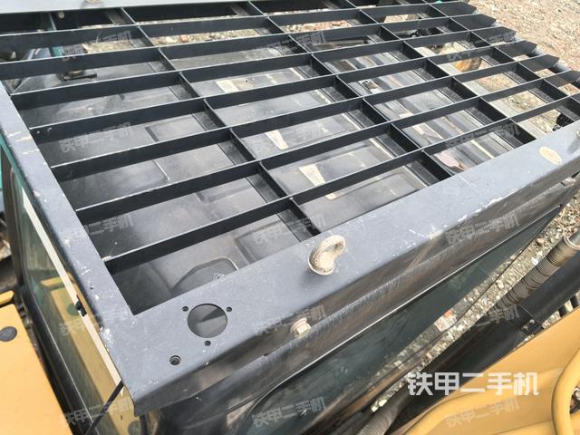 驾驶室顶部（整机外观）