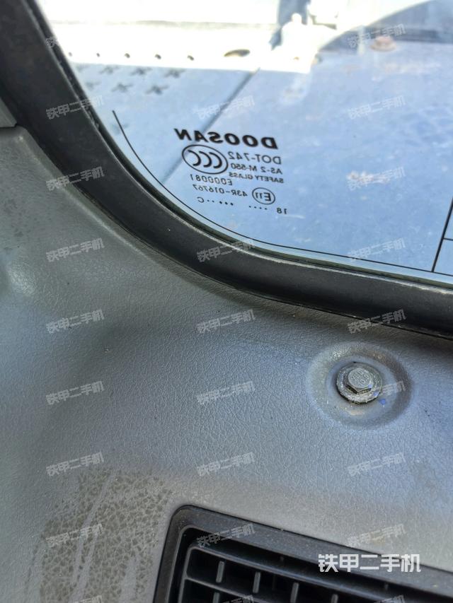 后窗玻璃角標(駕駛室部分) 后窗玻璃角標(駕駛室部分)