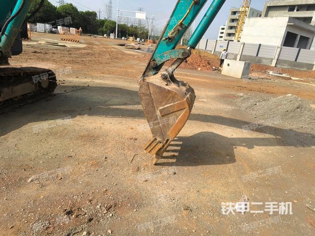 小臂整體左后(工作和回轉裝置) 小臂整體左后(工作和回轉裝置)