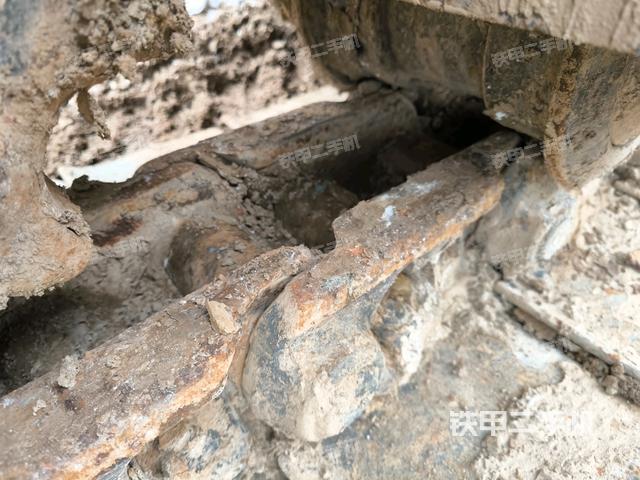 左側履帶整體?（行走機構）