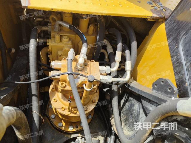 回轉馬達和主控閥（整機外觀）