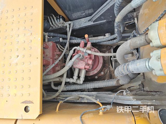 回转马达和主控阀（整机外观）