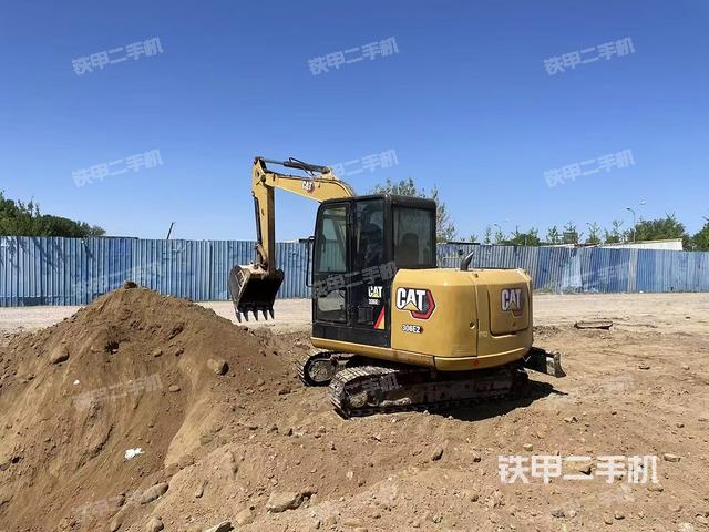 駕駛室頂部(整機外觀) 駕駛室頂部(整機外觀)