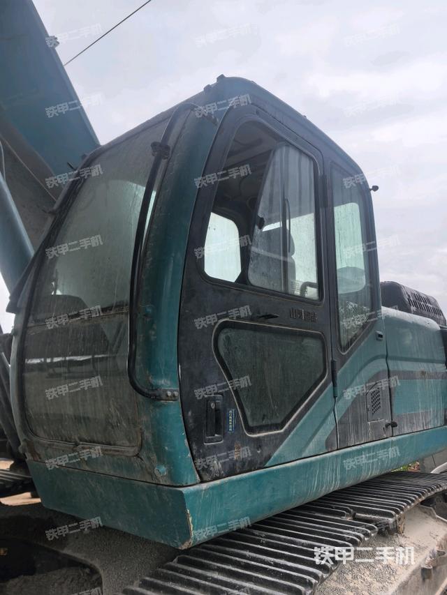 左后方玻璃角標(biāo)（駕駛室部分）