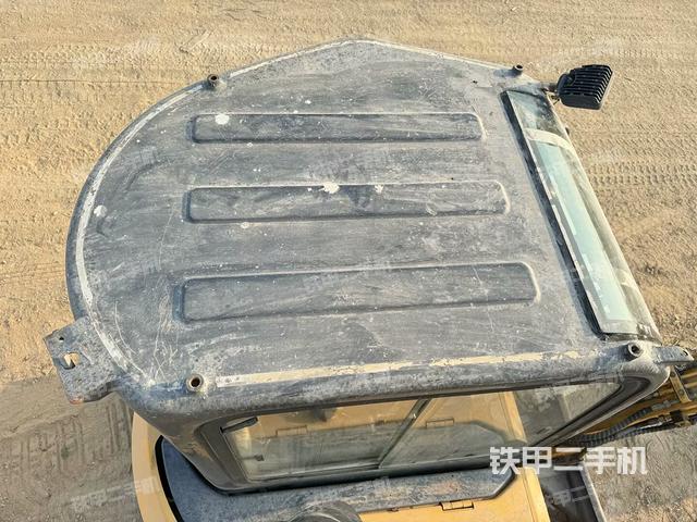 驾驶室顶部（整机外观）