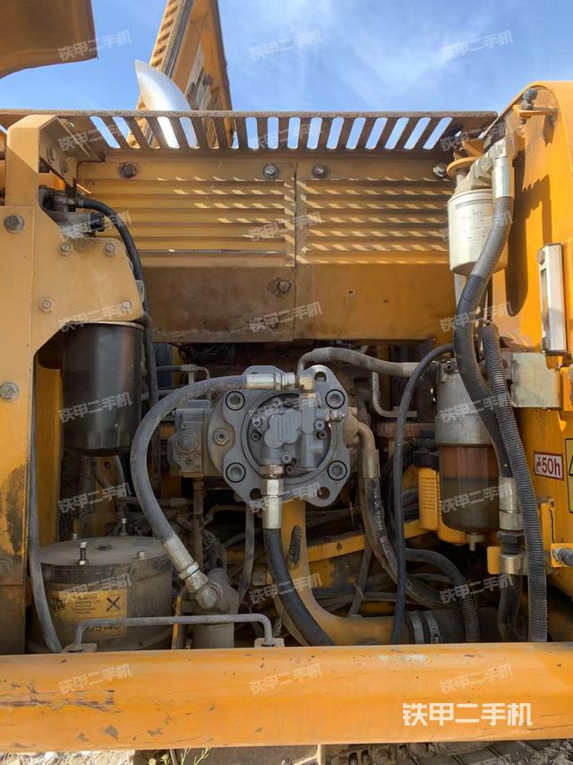 液壓泵艙室正面整體（整機(jī)外觀）